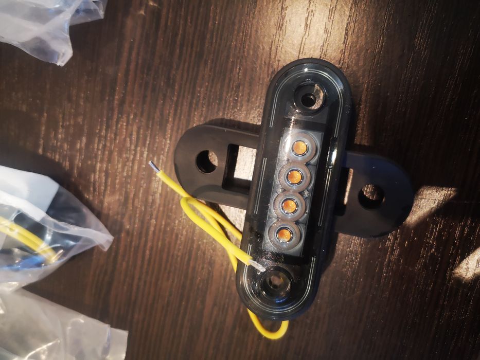 Габаритные фонари жёлтые 12в для фуры Fristom