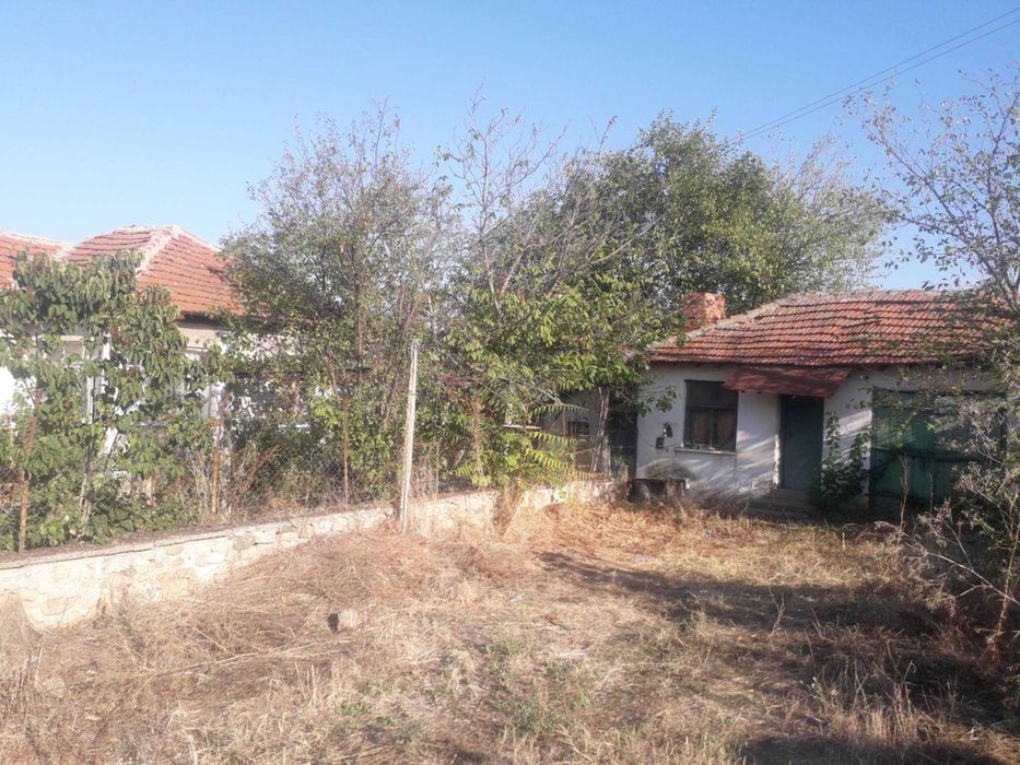 Къща  в село Помощник