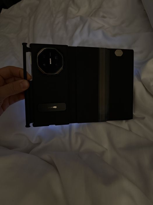 Huawei mate XTs ultimate design