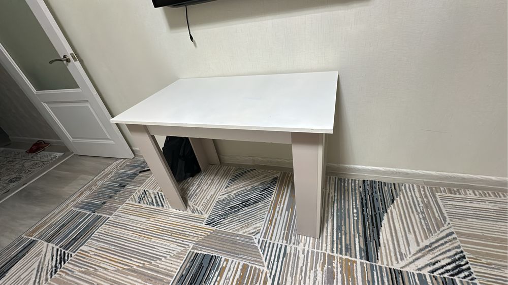 Продам стол кухонный