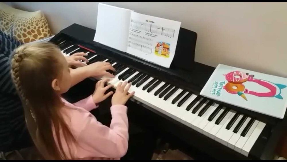 Уроки фортепиано, синтезатор.