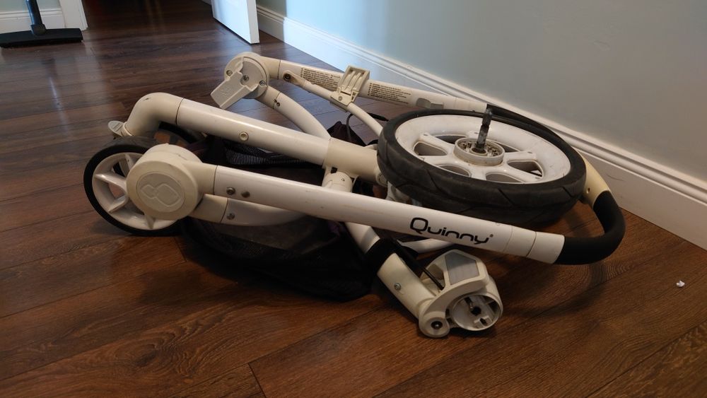 Количка Куини с аксесоари + безплатна доставка