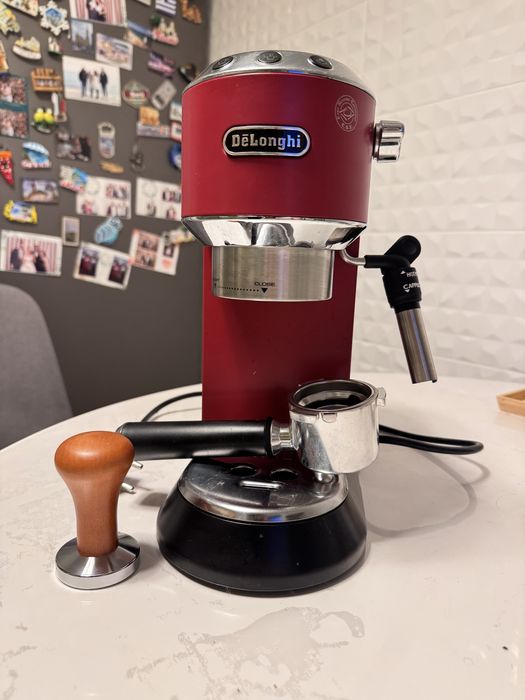 Espresor delonghi dedica 685