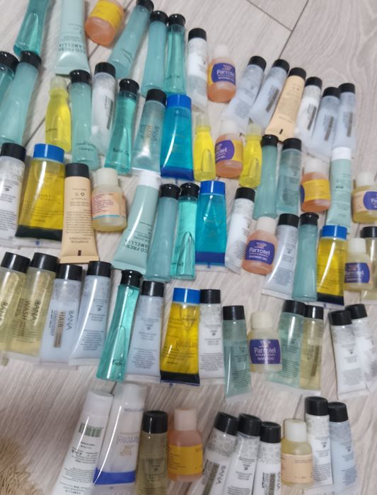 Шампунь и гель для душа.