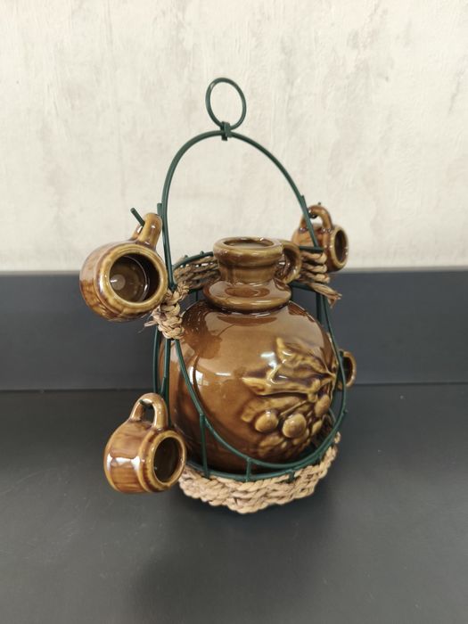 Сувенири - дървен свещник (нов) и комплект за ракия