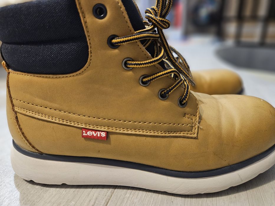 Bocanci Levi's marimea 39
