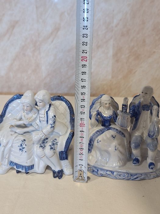 Порцеланови фигурки и кутия