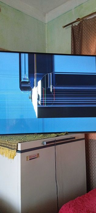 Телевизор за части HITACHI 65 android