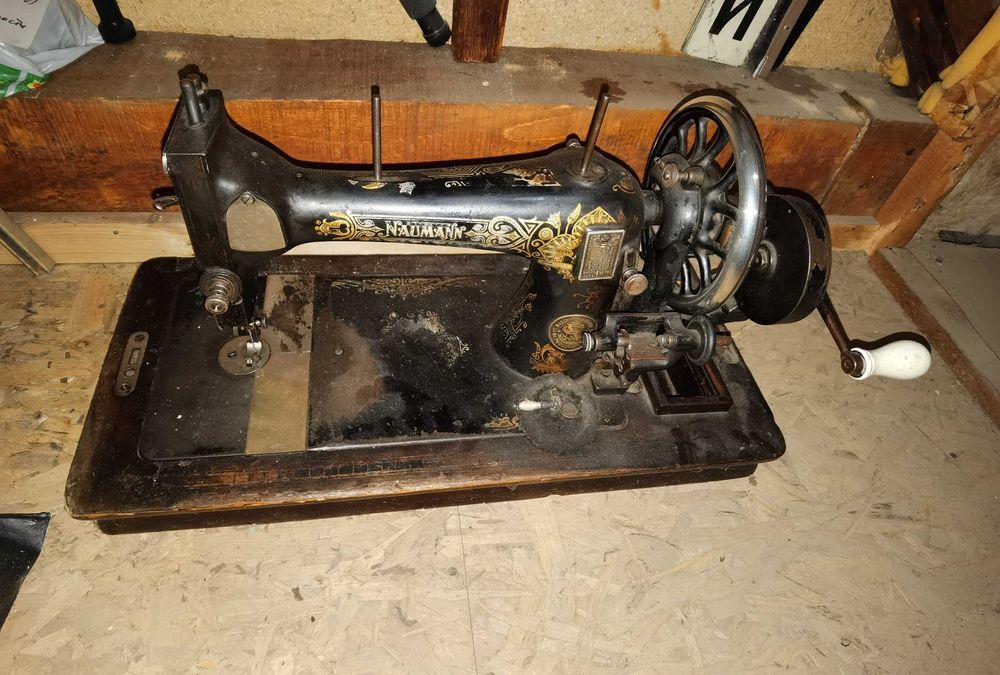 Шевна машина Науман  с антикварна стойност на над 150 г