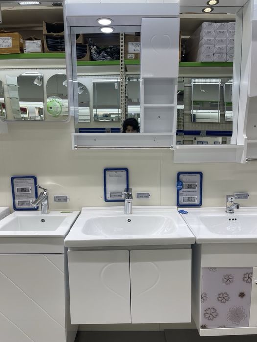 Щкаф с огледало и умивалник PVC