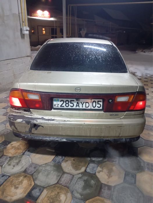 Mazda 323.
