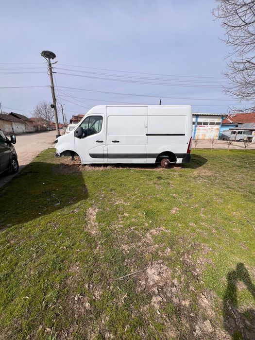 Nissan NV400-Продава се  цял