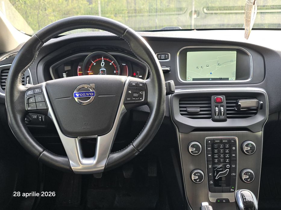 volvo v40