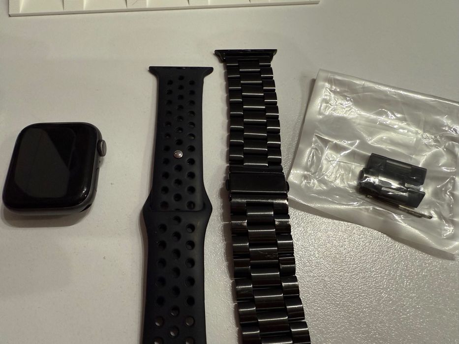 Apple Watch Nike+ Series 4 – 44mm | Отличен комплект + подаръци