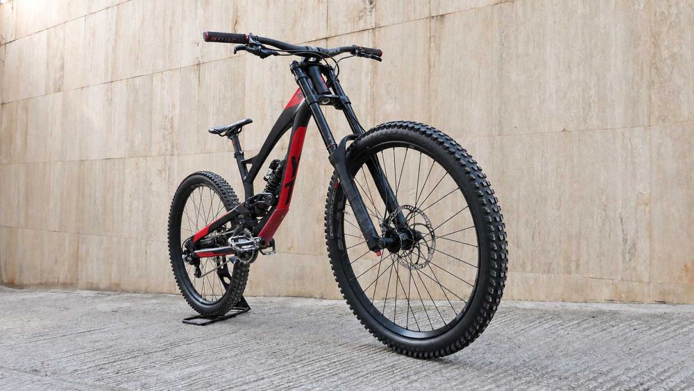 YT Tues AL, Downhill, L, 27.5 цола, RockShox Boxxer RC 200 мм, Vivid R2C, SRAM GX DH 1x7, Magura MT7