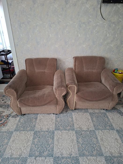 Мягкая мебель один диван и два кресла