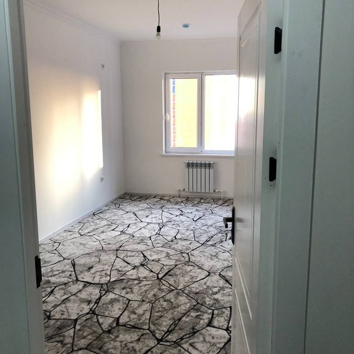 Kvartira sotiladi. Musaffo maskan navostroyka. 39m²