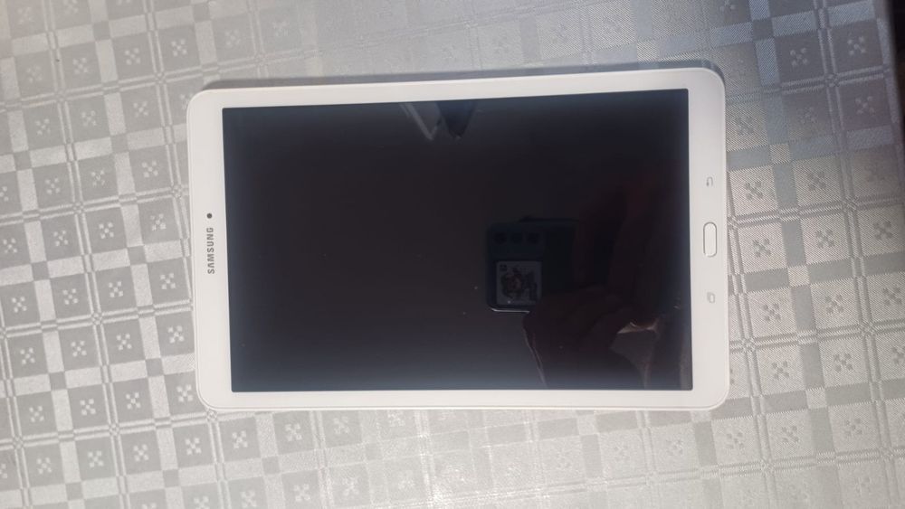 Tableta Samsung Tab E super preț 150 lei.aproape nouo