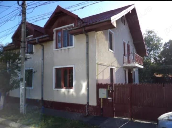 Vand casă familiara