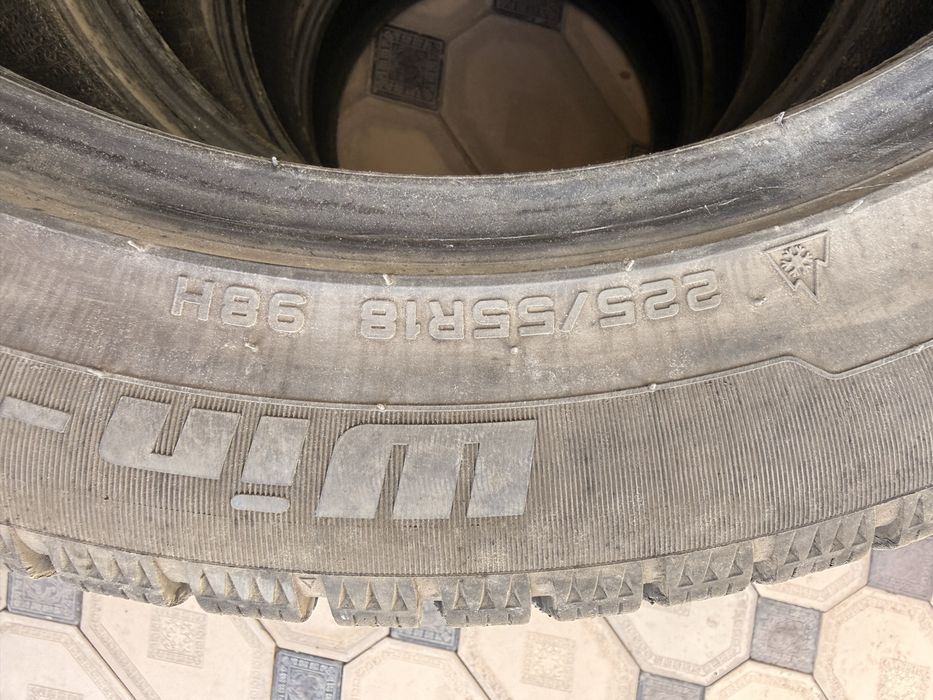225/55/18 балоный 1 сезон ездили