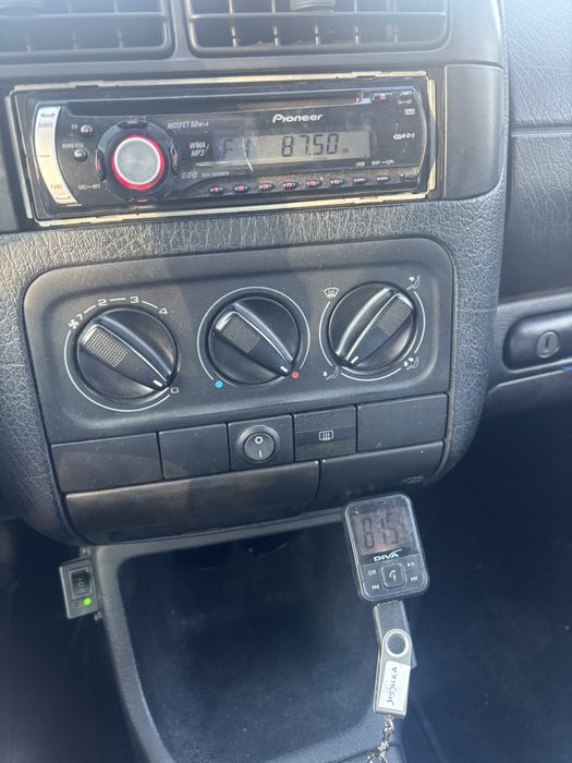 Авто CD Pioneer + трансмитер и флашка