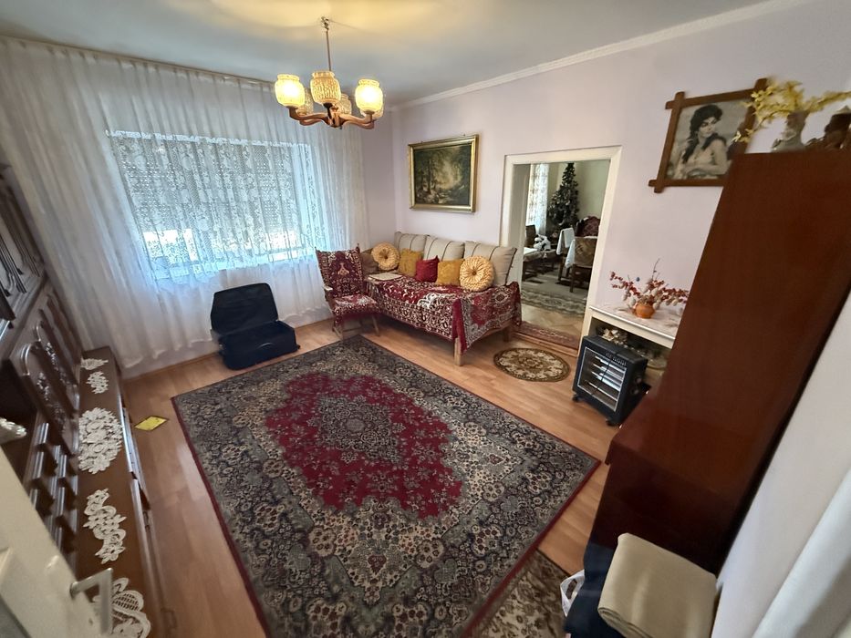 Ofer spre vanzare Casa 3 camere + Teren 47 Arii  in comuna Lipau