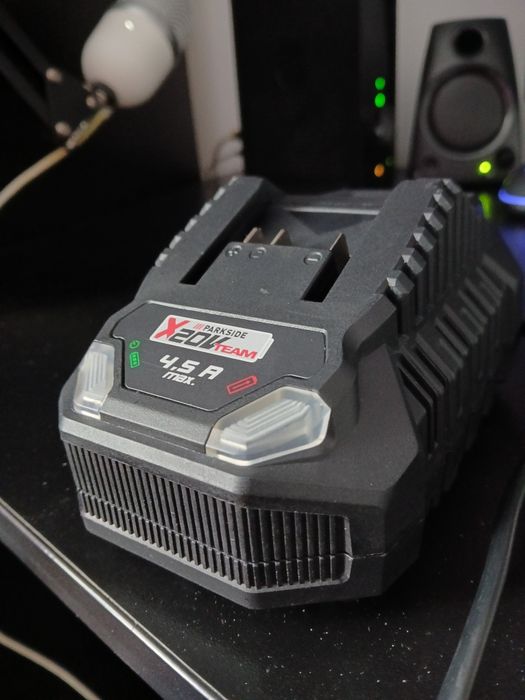 Incarcator rapid 4,5ah 20v