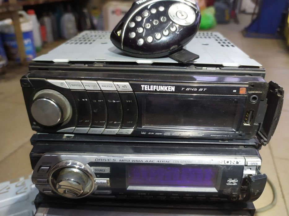 Авто CD-та с падащи панели.