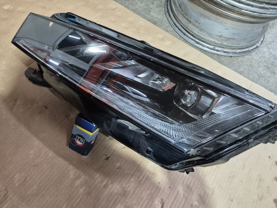 Ляв фар Шкода Октавия IV лед фар Skoda Octavia 4
