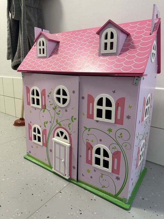 Продам кукольный домик