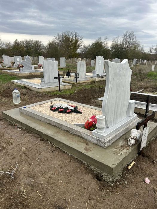 Изработка на надгробни паметници от мрамор и гранит реставрация монтаж