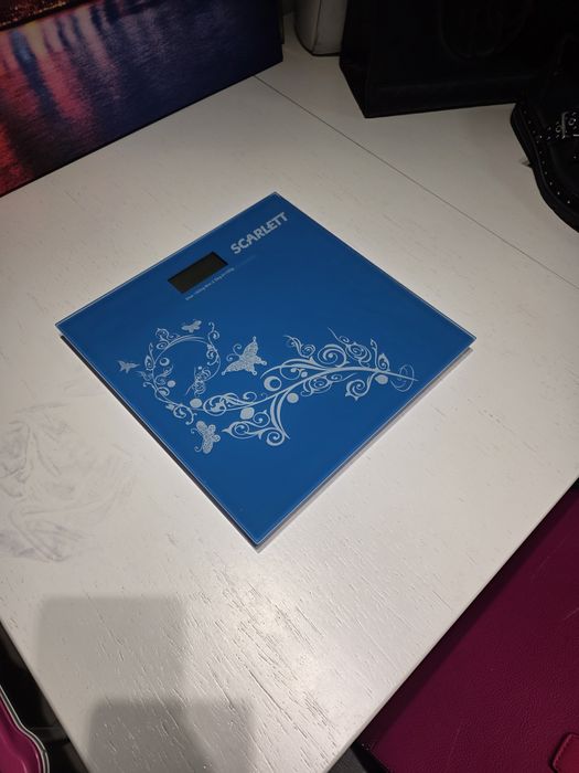 Весы напольные Scarlett