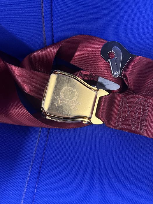 Ремень безопасности самолета