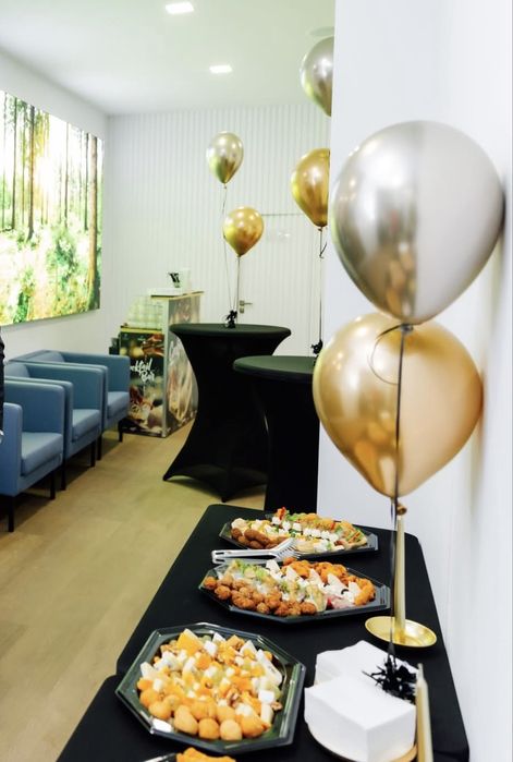 Mese / masa evenimente si mese cocktail/ bar si scaune albe lemn