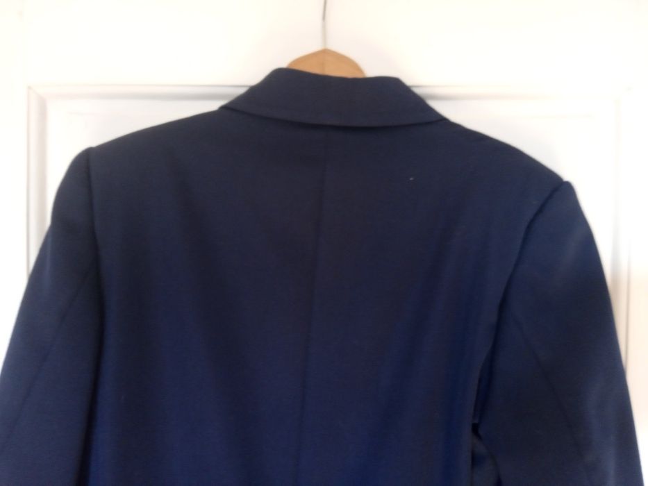 Нова тъмно синя пролетно есенна горница.