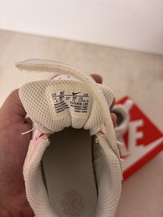 Adidasi Nike marimea 21.5 in stare foarte buna