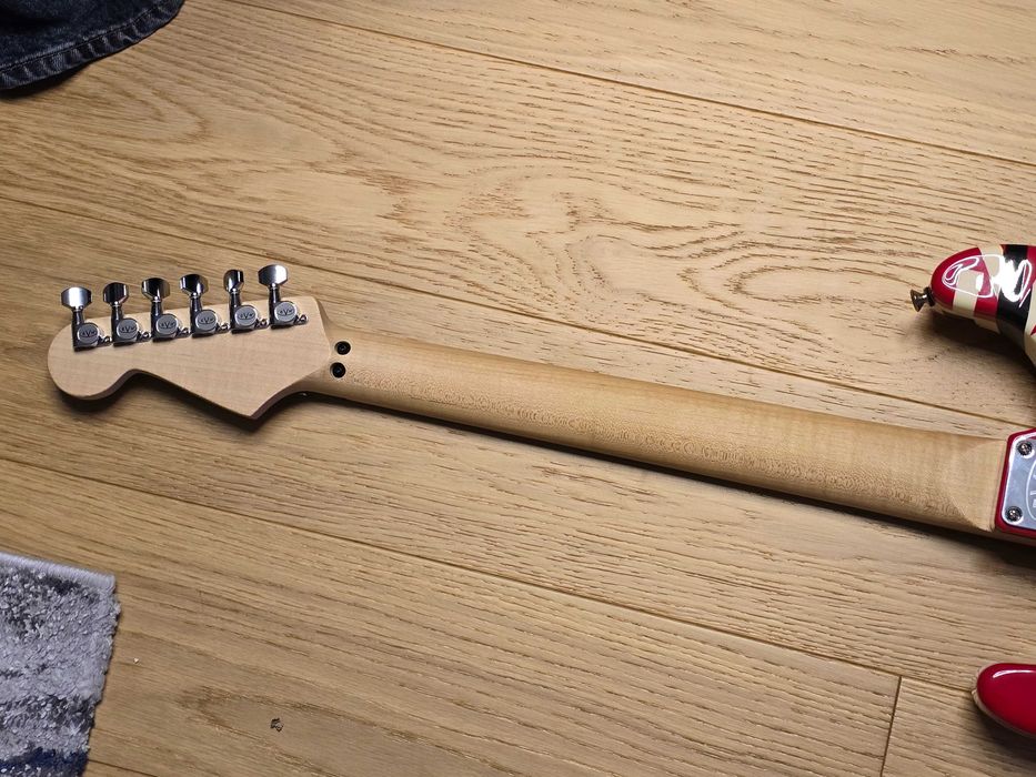 Vand / Schimb chitara electrica EVH Striped series RED