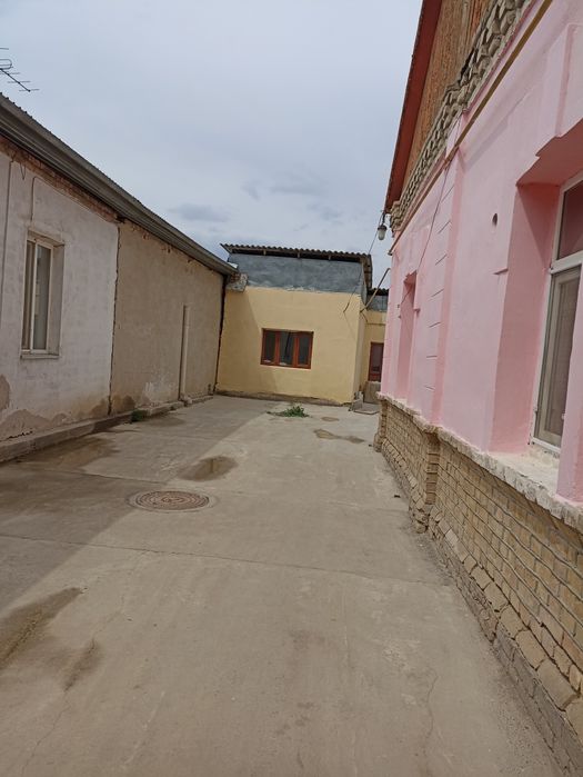 Продается дом в центре города.