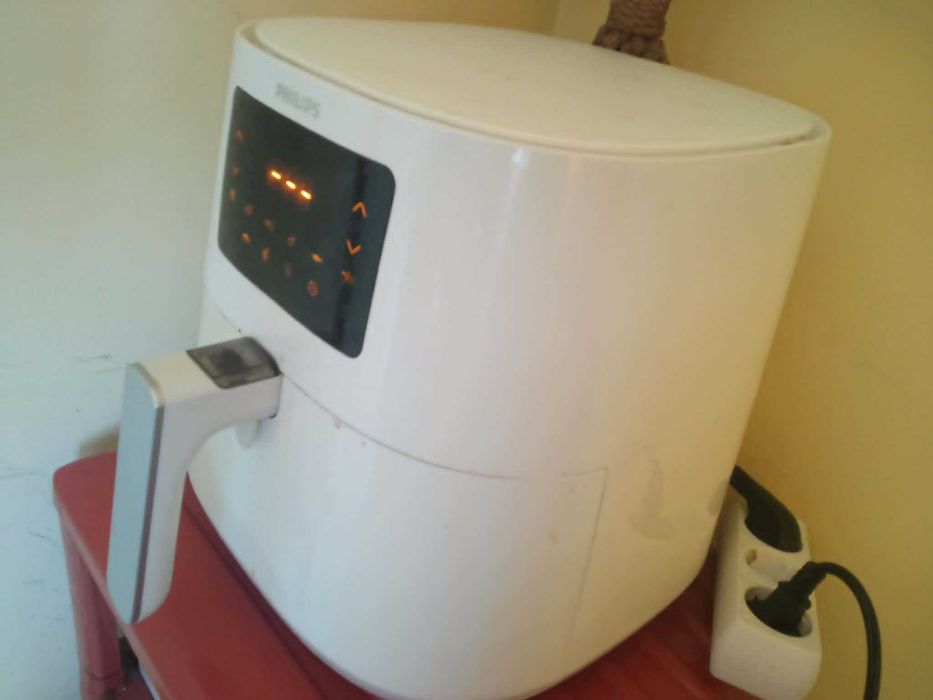 Philips Essential XL (HD9270/00) - еърфрайър, за ремонт.
