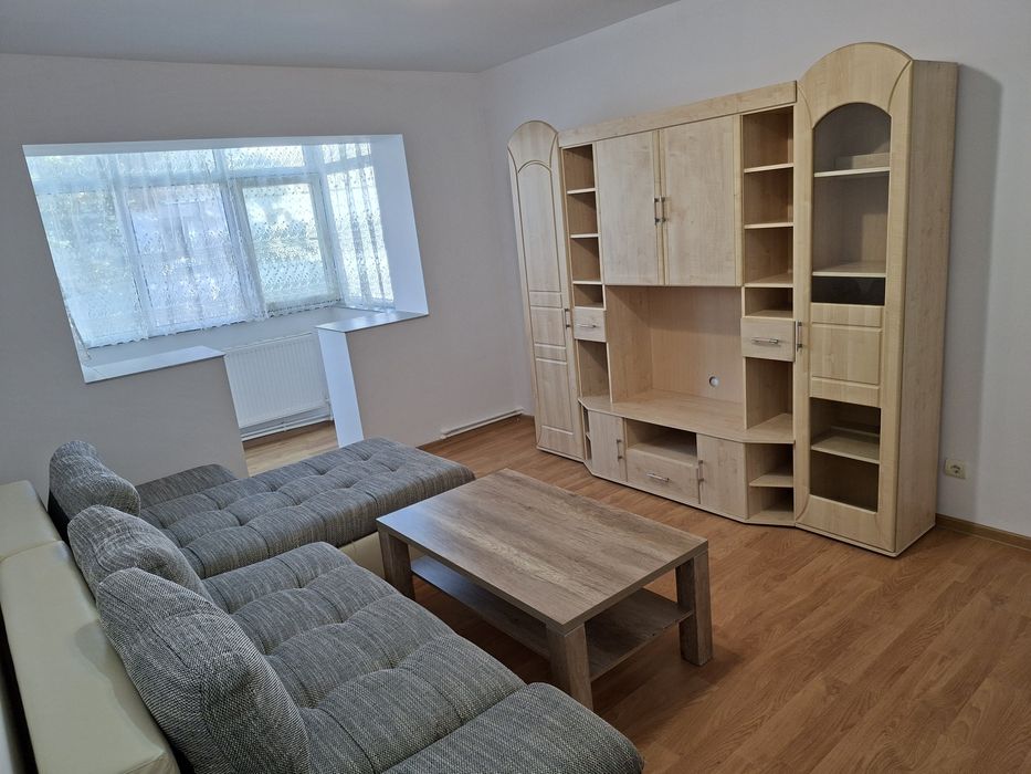 Vand apartement in zona Primăverii