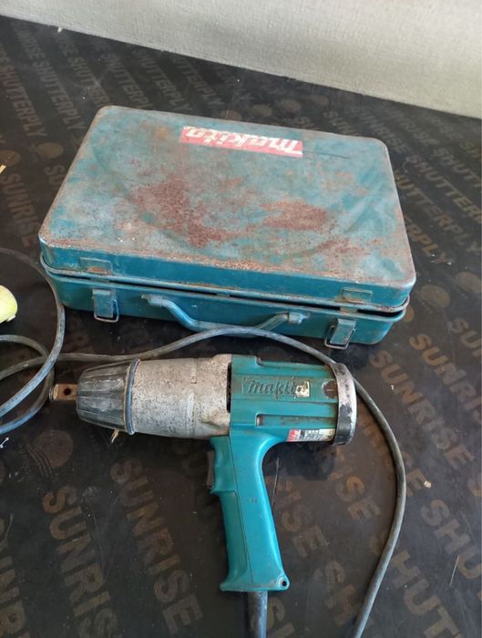 Makita ударен гайковерт на ток