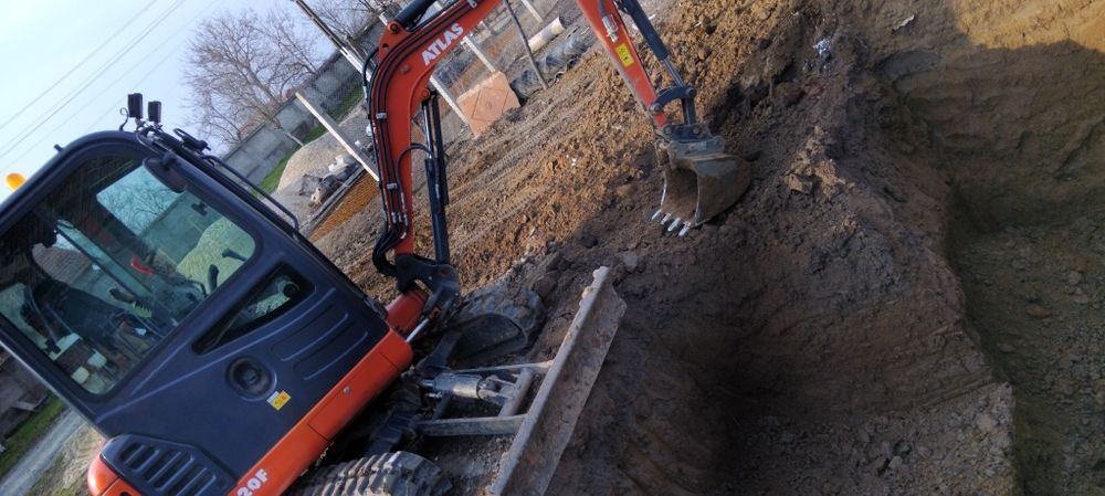 Excavator de inchiriat