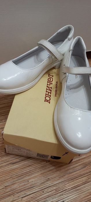 Продам туфли на девочку 37 разм