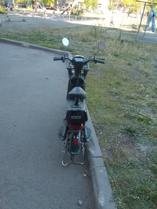 Продаю электроскутер новый