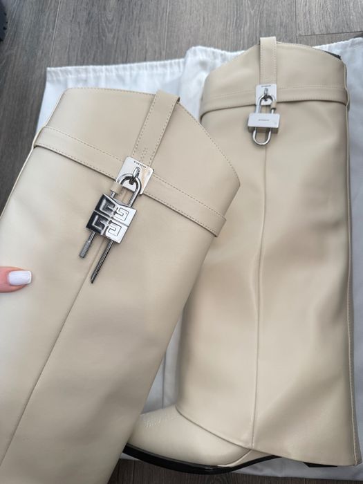 Уникални ботуши Givenchy Shark