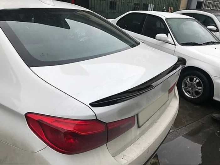 Eleron Lip Codita Portbagaj BMW Seria 5 G30 M4 style, Negru Lucios NOU