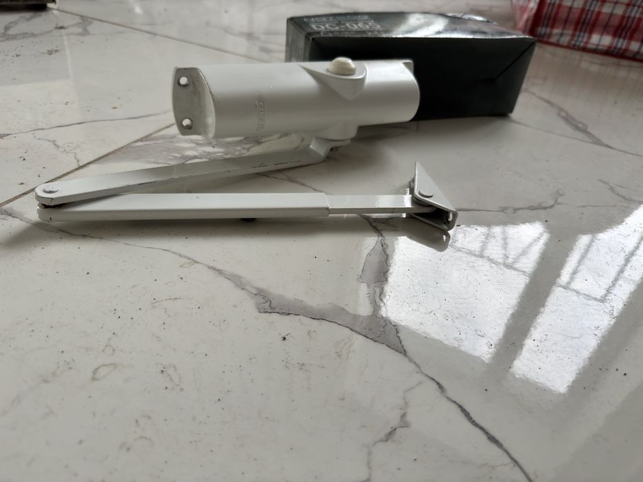 Продам доводчик для двери