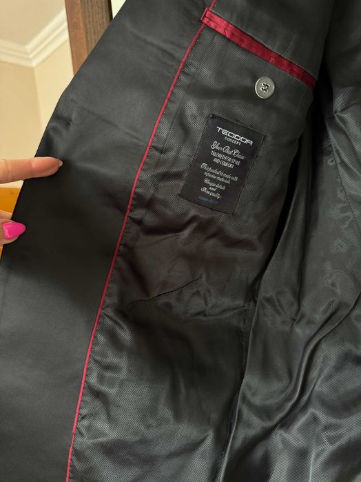 Официален черен мъжки костюм