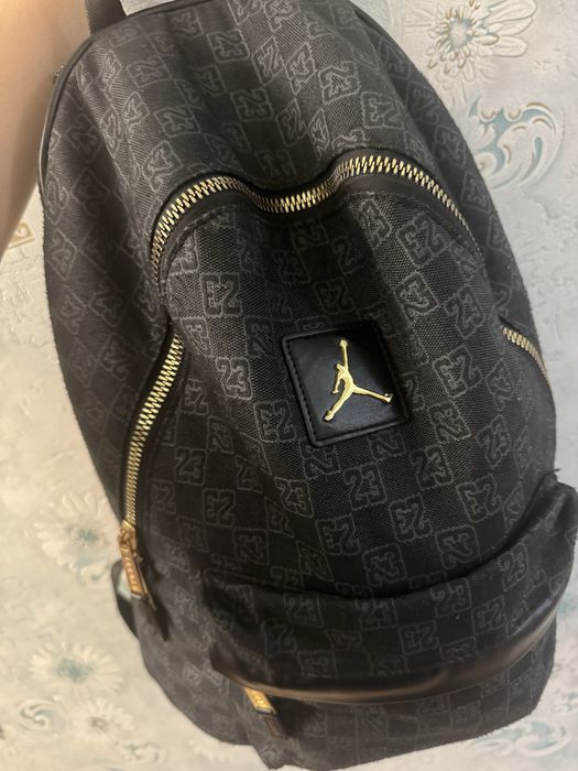 Продам рюкзак jordan