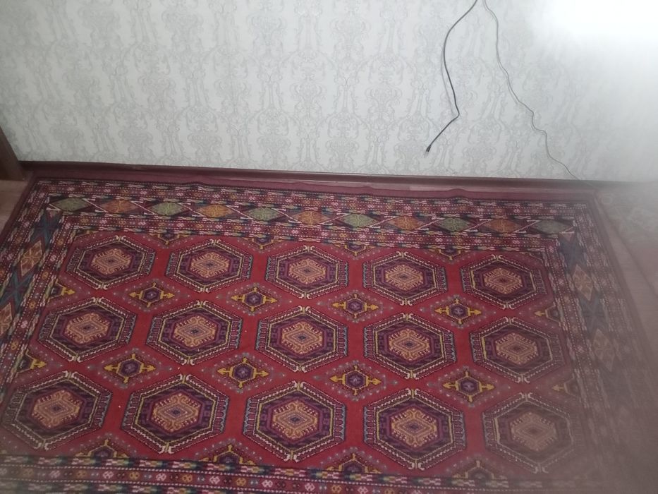 Продам ковер в хорошем состоянии